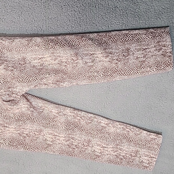 Banana Republic Cropped Avery Pants in Snake Print Size 2 SKU 0027 - Picture 5 of 8